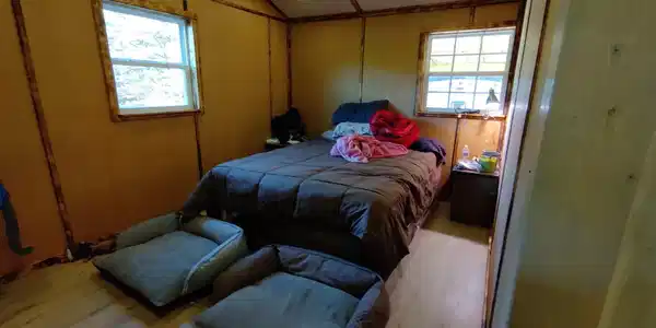 Image 4: Bedroom