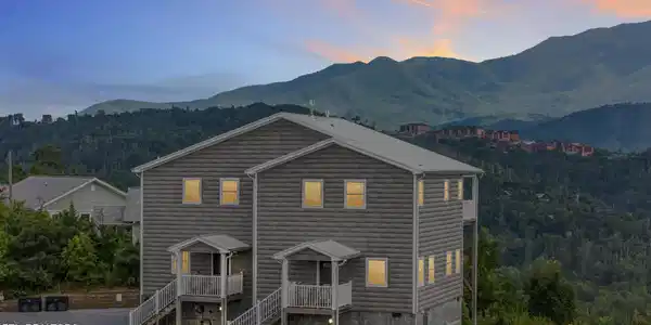 1156 Hemlock Drive