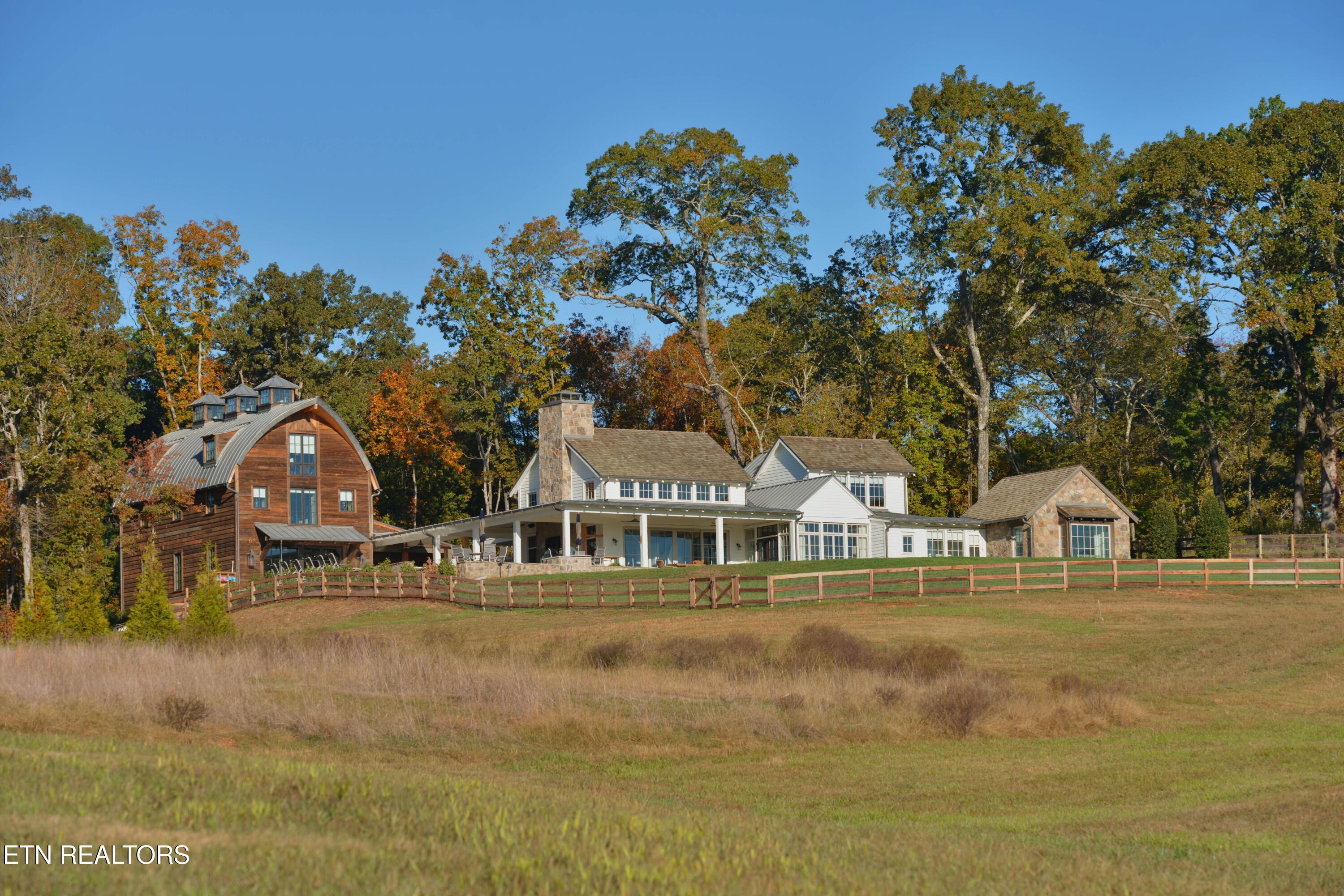 Image 3: 15 acre meadow