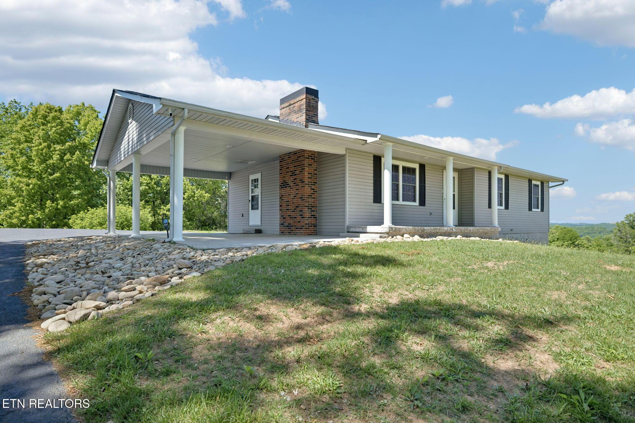 Image 2: 1-2245 Pinecrest Rd - 002