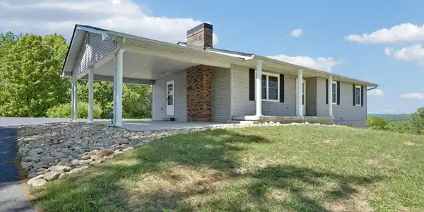 Image 2: 1-2245 Pinecrest Rd - 002