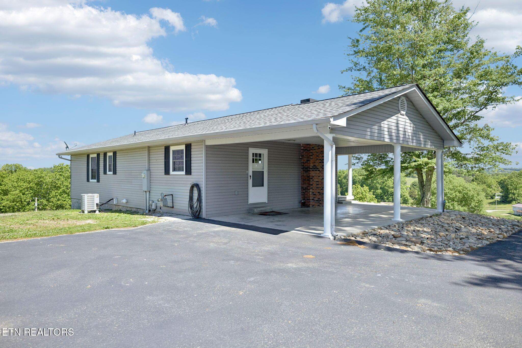 Image 4: 2-2245 Pinecrest Rd - 004