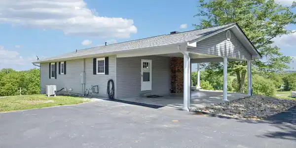 Image 4: 2-2245 Pinecrest Rd - 004