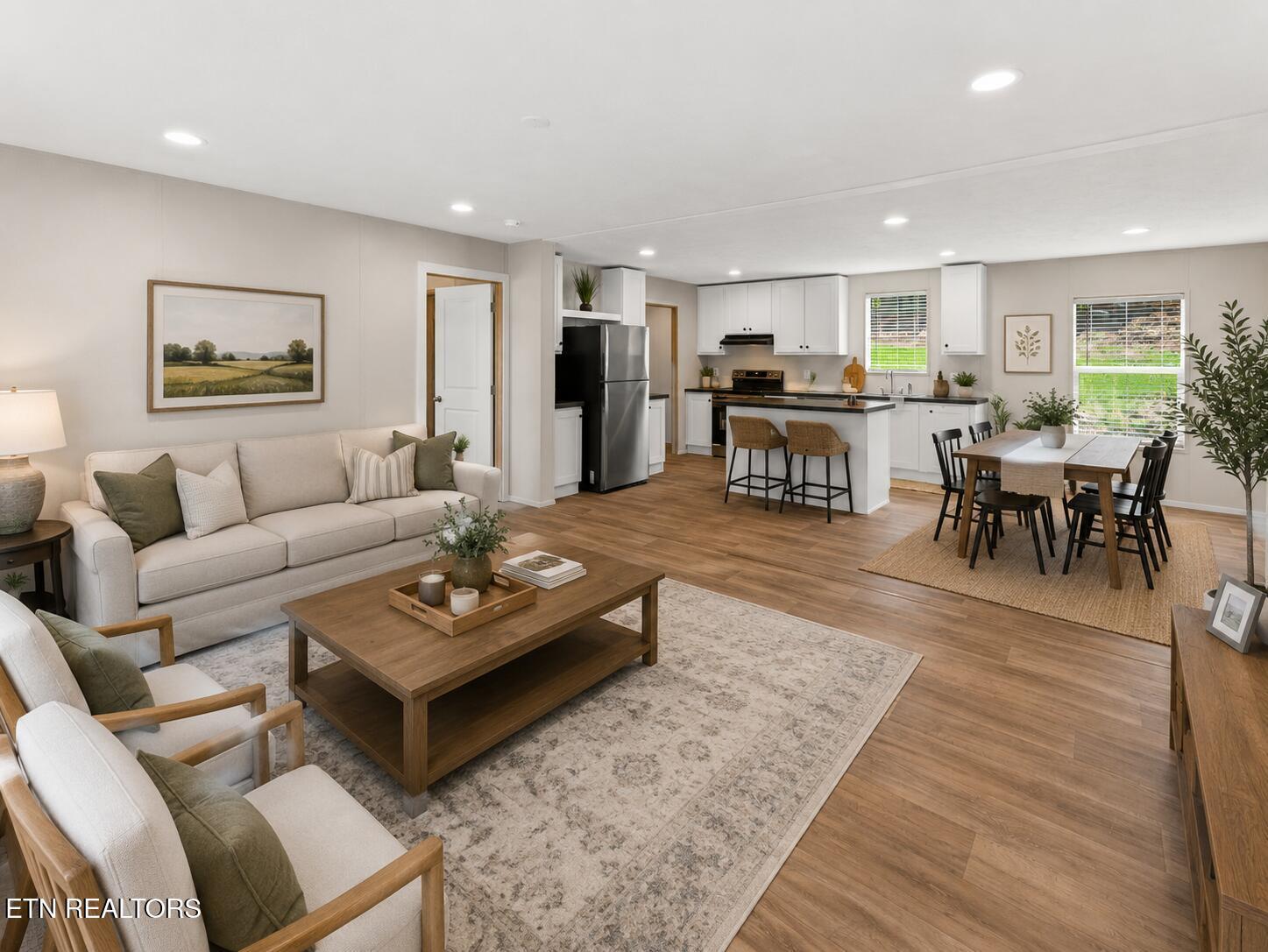 Image 4: LIVING/DINING COMBO vs