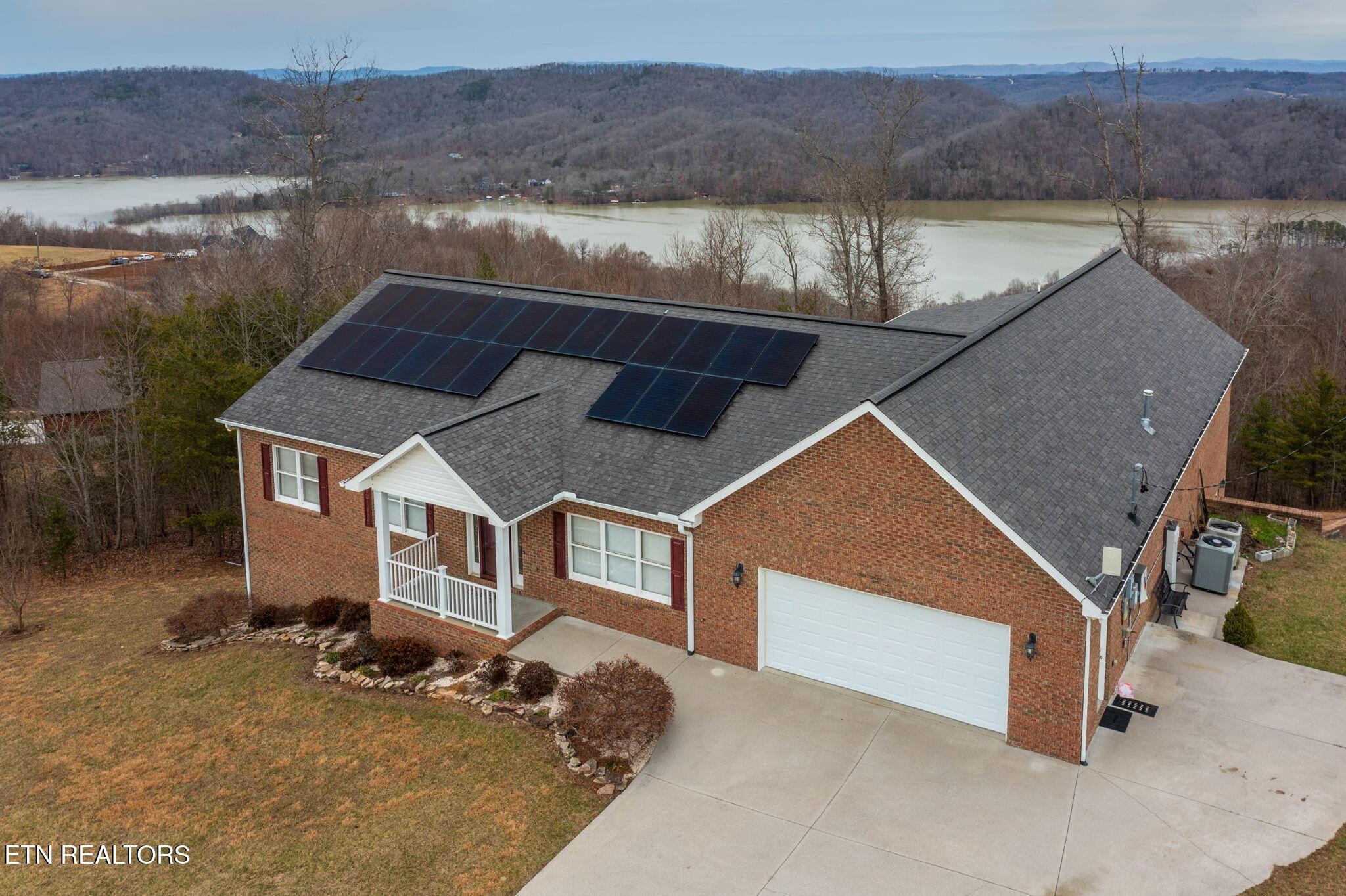 Image 1: homesandvideos aerials-10867 copy