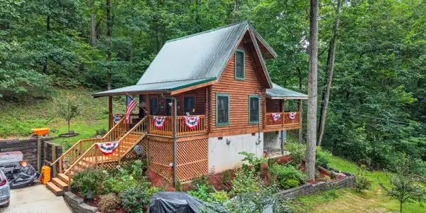 2104 Reid Lane