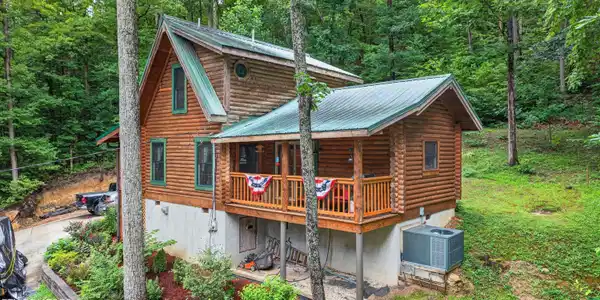 Image 4: 004-2104ReidLane-Sevierville-TN-37876-SM