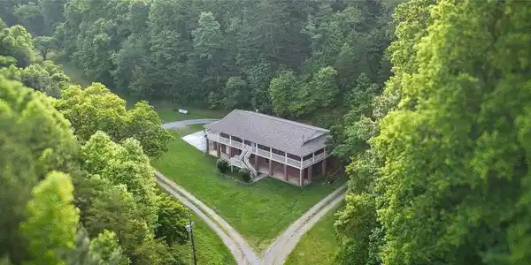 Image 2: 2 HOMES