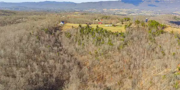Image 3: 53-web-or-mls-264 Victory Cross Road-53