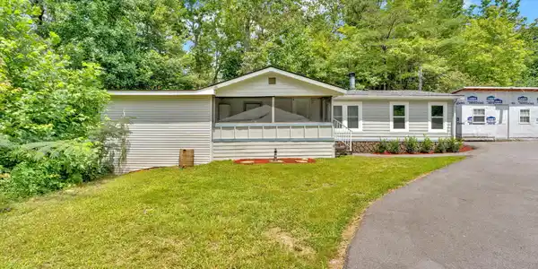 Image 3: 1-web-or-mls-JH 20250806-139