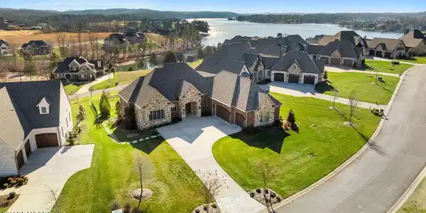 511 Commodore Drive