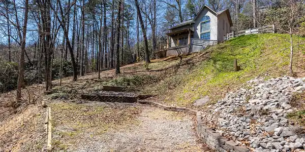 1027 N Highland Drive