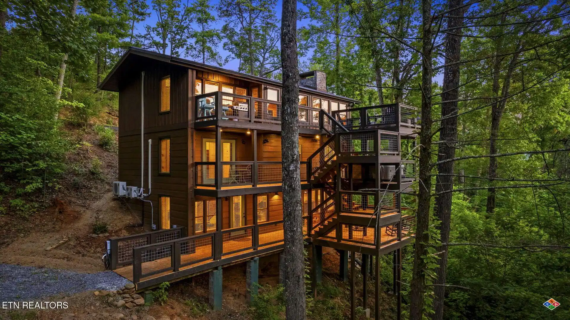 Image 1: the-nut-house-0212.jpg_1
