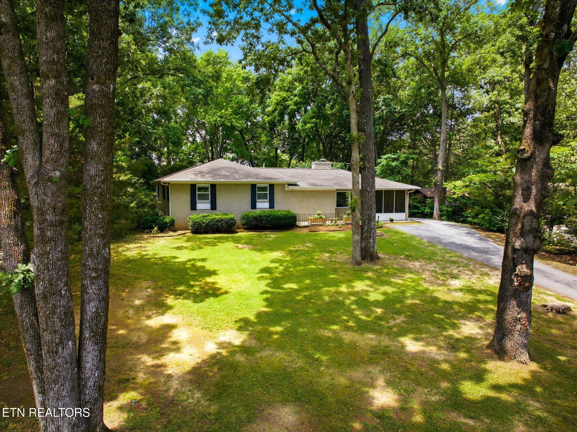 Image 2: 04-11153-Sonja-Dr-Knoxville-TN-4