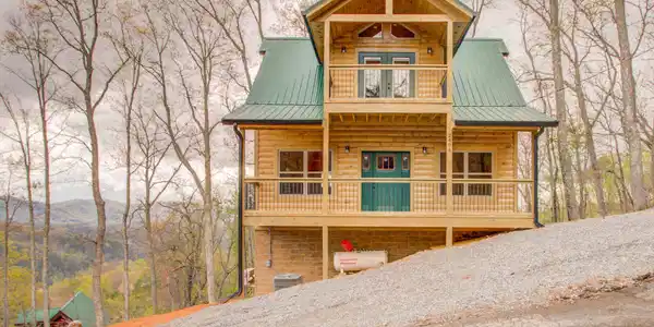 2406 Holly Pass