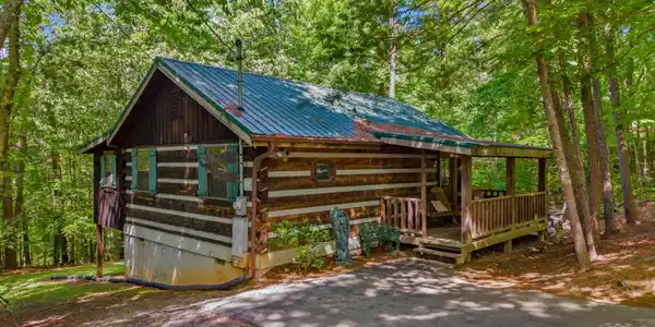 Image 2: 002-1737BlueRidgeRoad-Sevierville-TN-378
