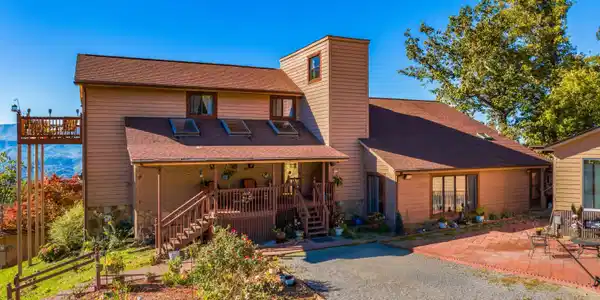 1121 Hollyberry Court