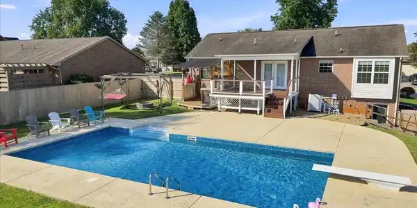 Image 2: Dive In
