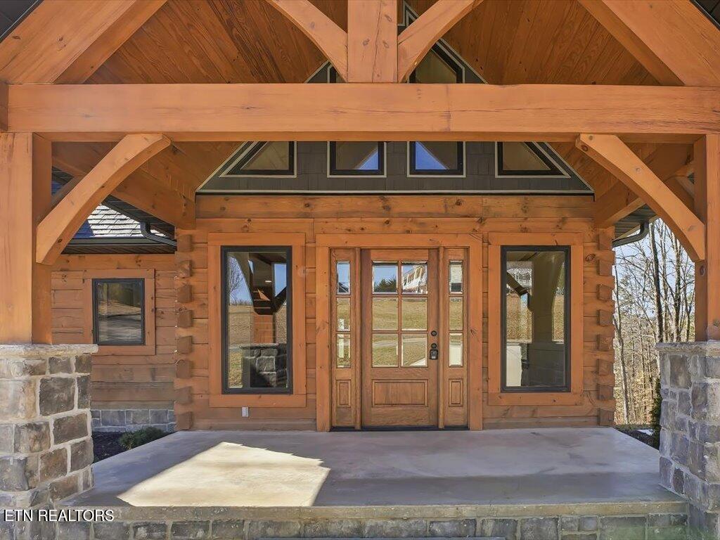 Image 2: 248 Cherokee Cv - 2