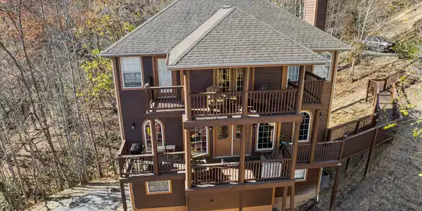 909 Black Wolf Way