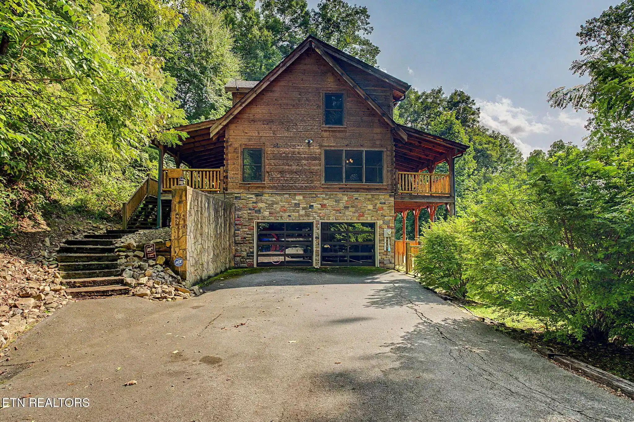 Image 1: 9-web-or-mls-4809-settlers-view-ln