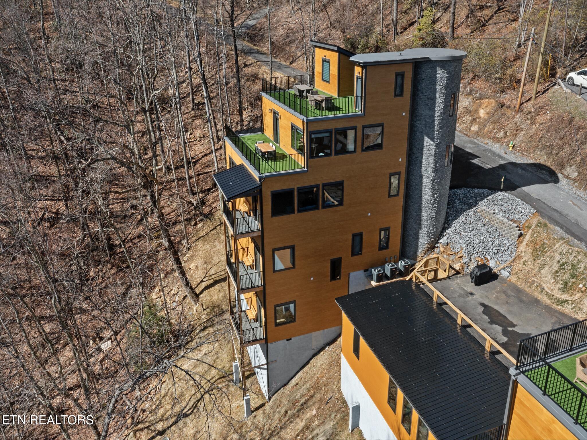 Image 3: 1257 Bavarian Way_119