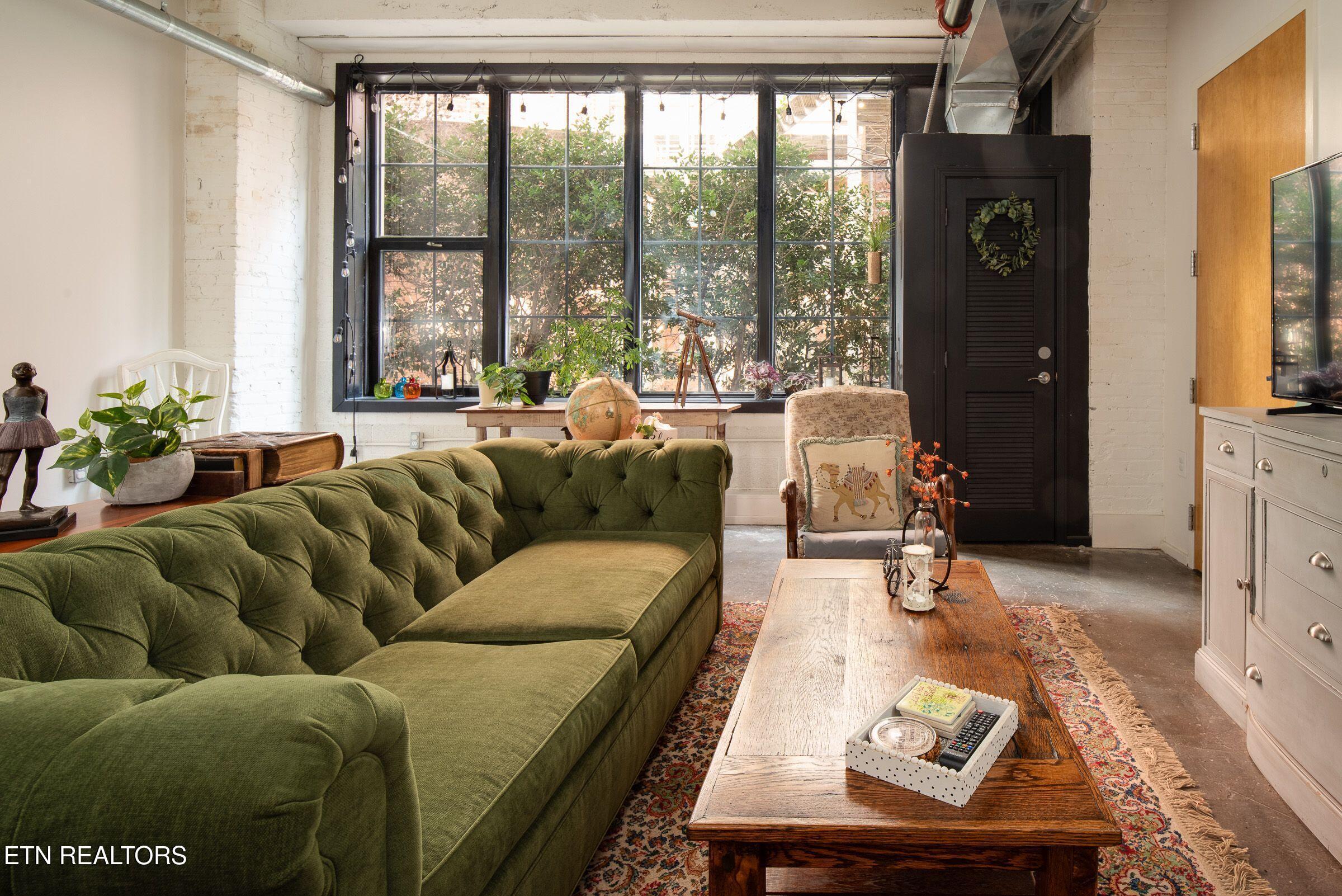 Image 2: Living room a