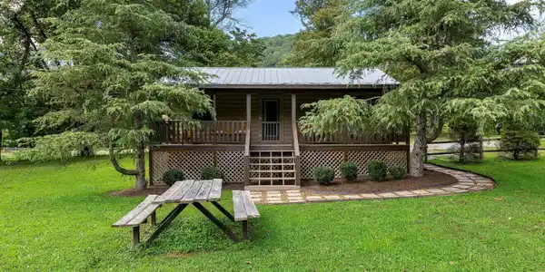 Image 3: stables main 2