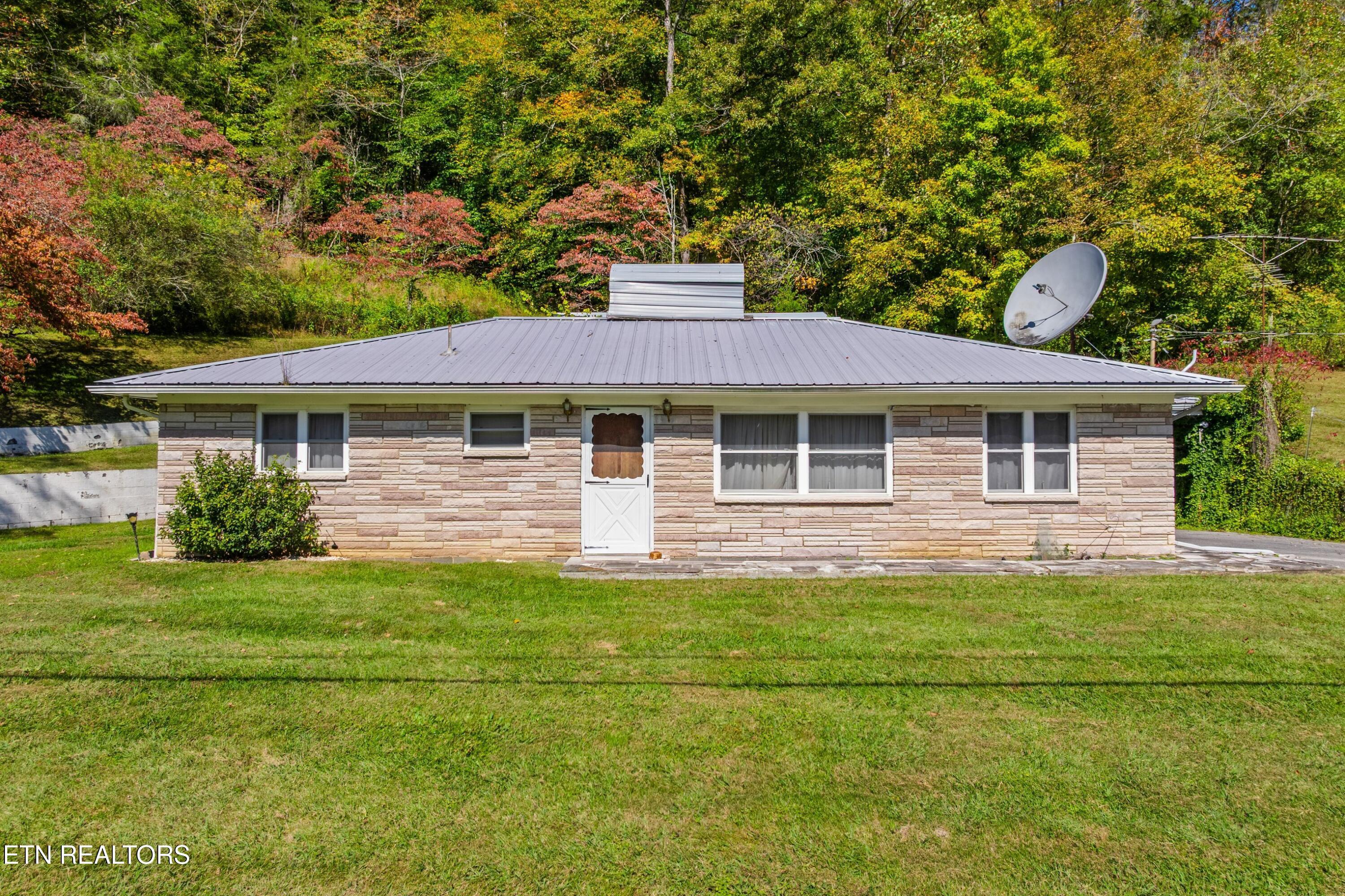 Image 3: 002-1435Tennessee33-Tazewell-TN-37879-SM