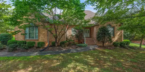 823 Royal View Drive
