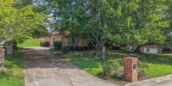 Image 3: 03-823 Royal View Dr55