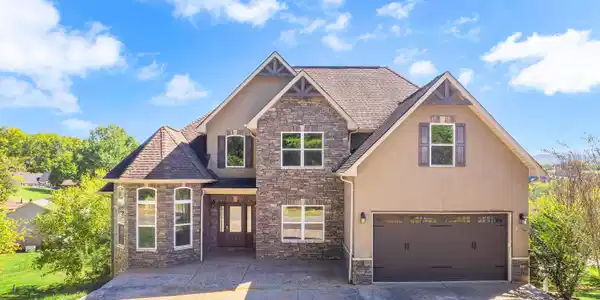 1202 Foxwood Drive