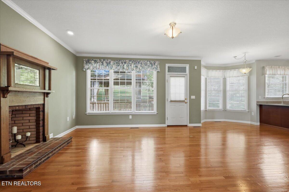 Image 2: Living Room