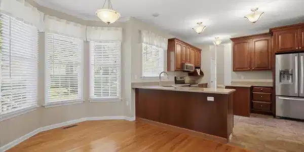 Image 3: Breakfast/Kitchen