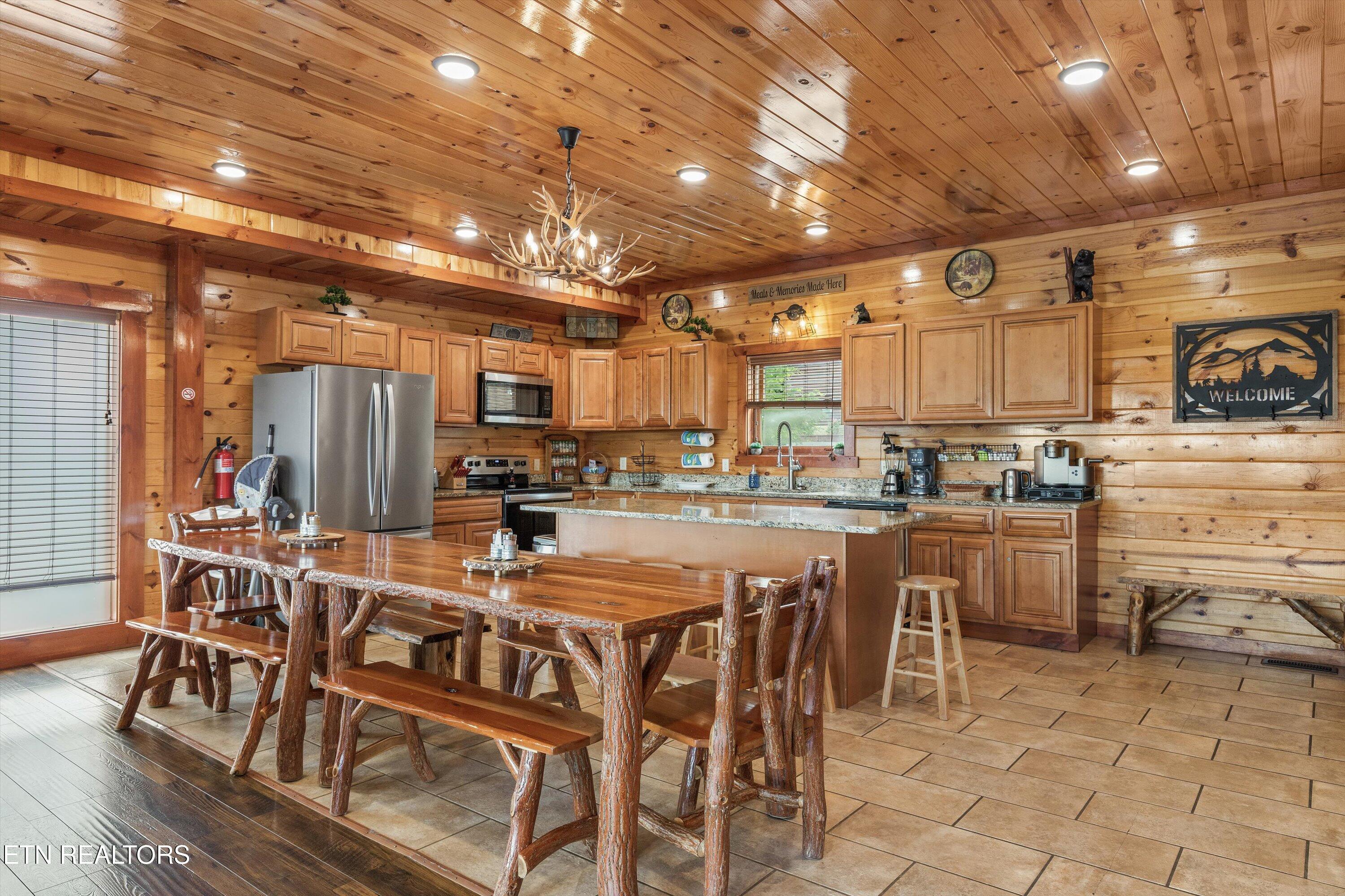 Image 2: 08-3336 Lonesome Pine Way07