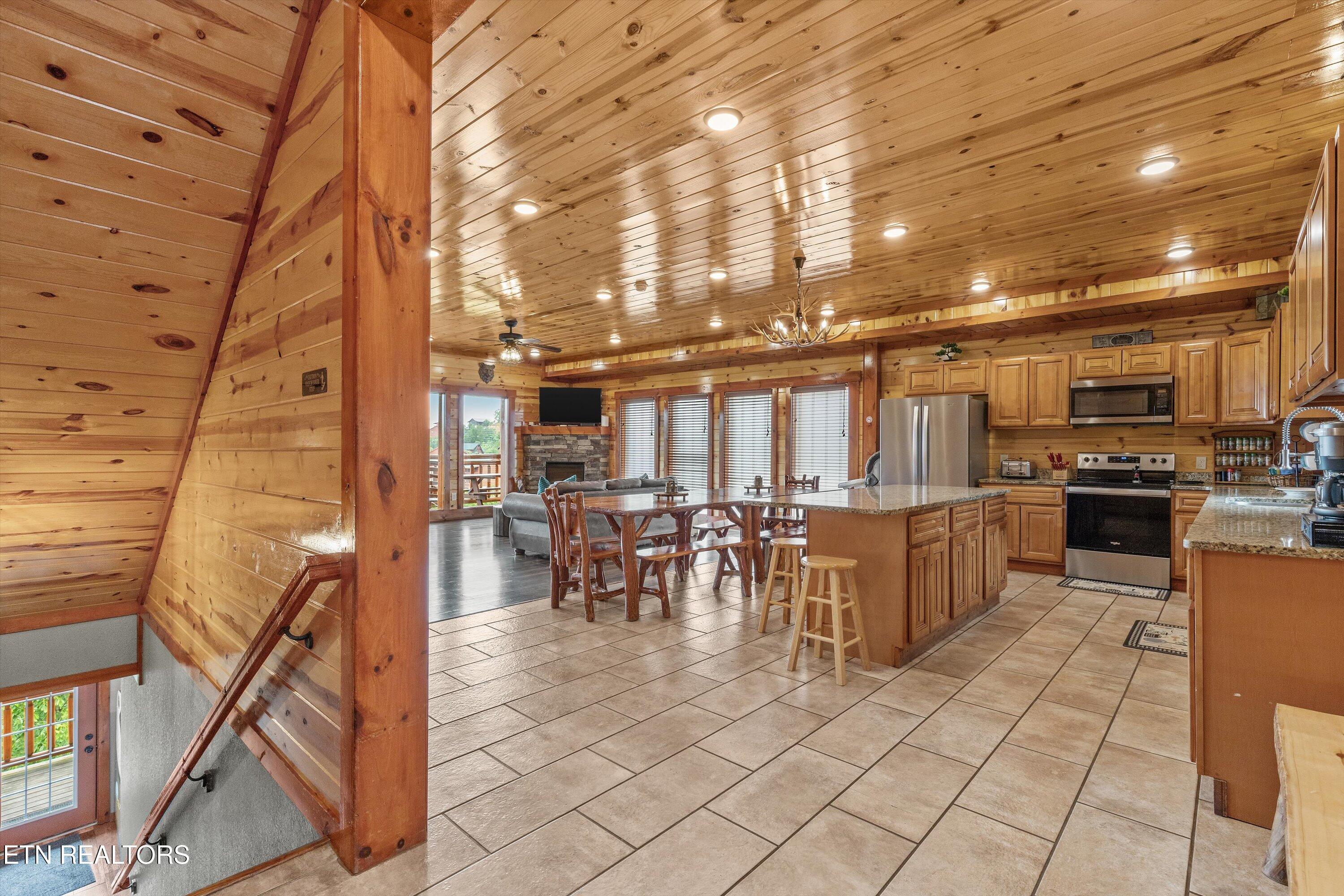 Image 4: 06-3336 Lonesome Pine Way05