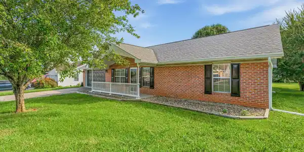 Image 2: 5-web-or-mls-741 Meadow Ridge Drive-37
