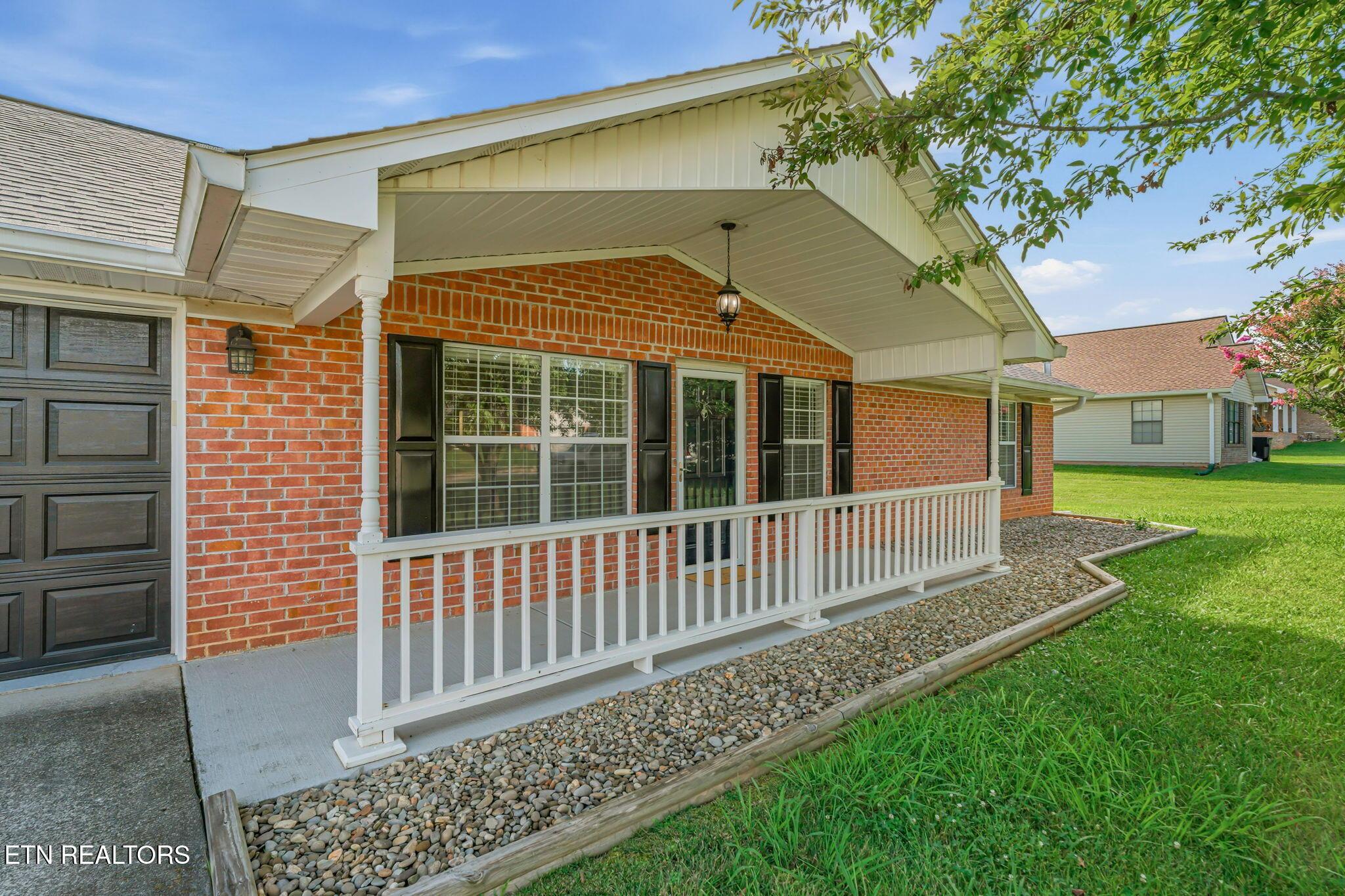 Image 4: 10-web-or-mls-741 Meadow Ridge Drive-31