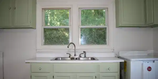Image 3: Kitchen