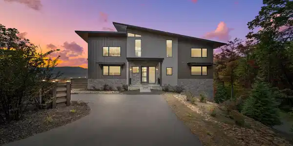 3047 Mountaineer Trail