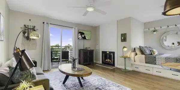 Image 4: Living Area
