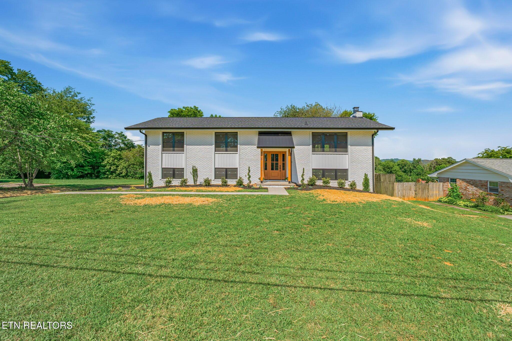Image 2: 2-web-or-mls-8236 Spruceland Road-2