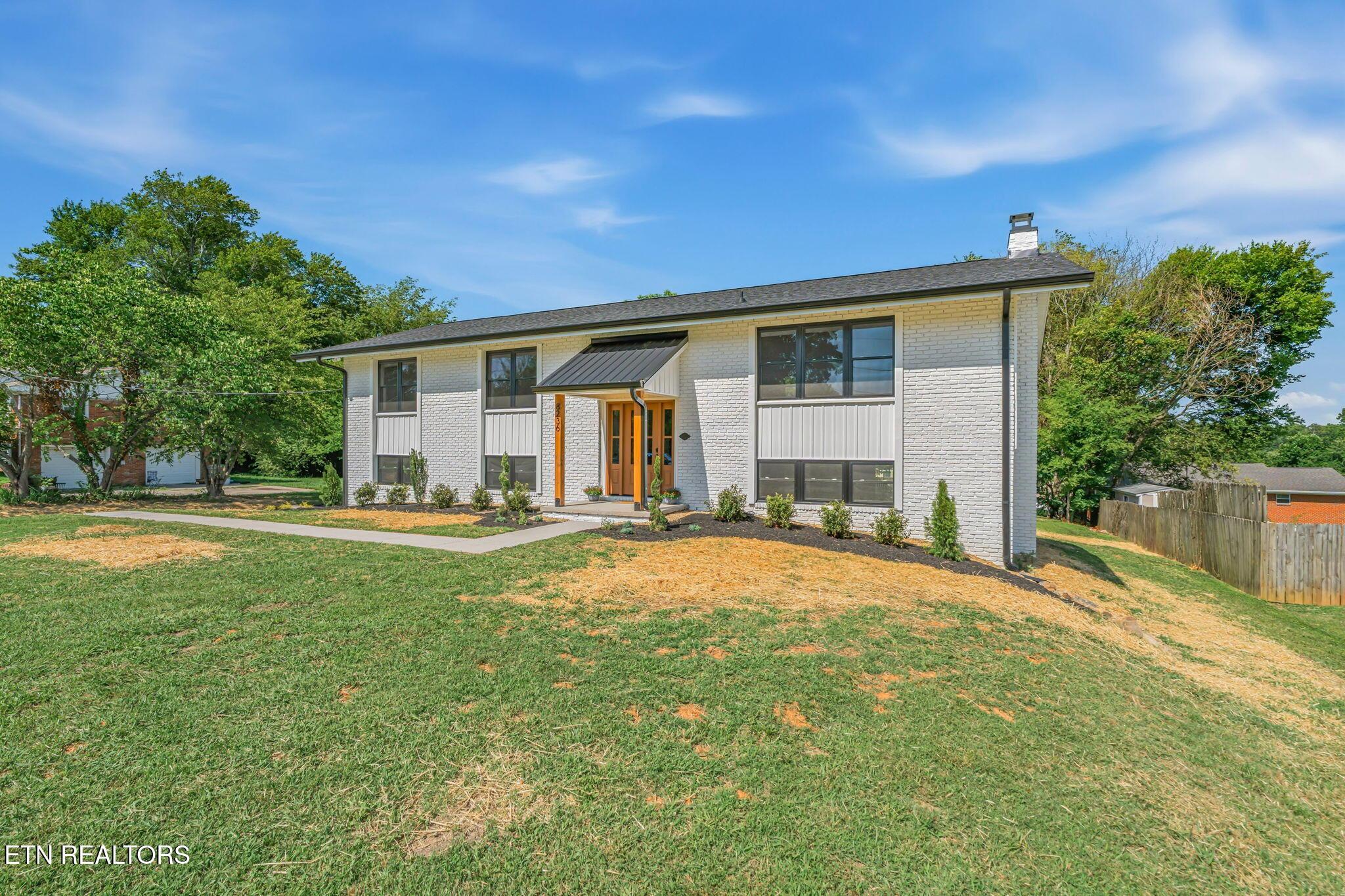 Image 3: 3-web-or-mls-8236 Spruceland Road-4
