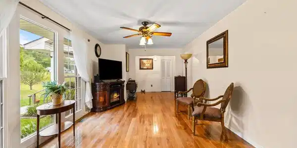 Image 4: 31-531 S Florence Ave