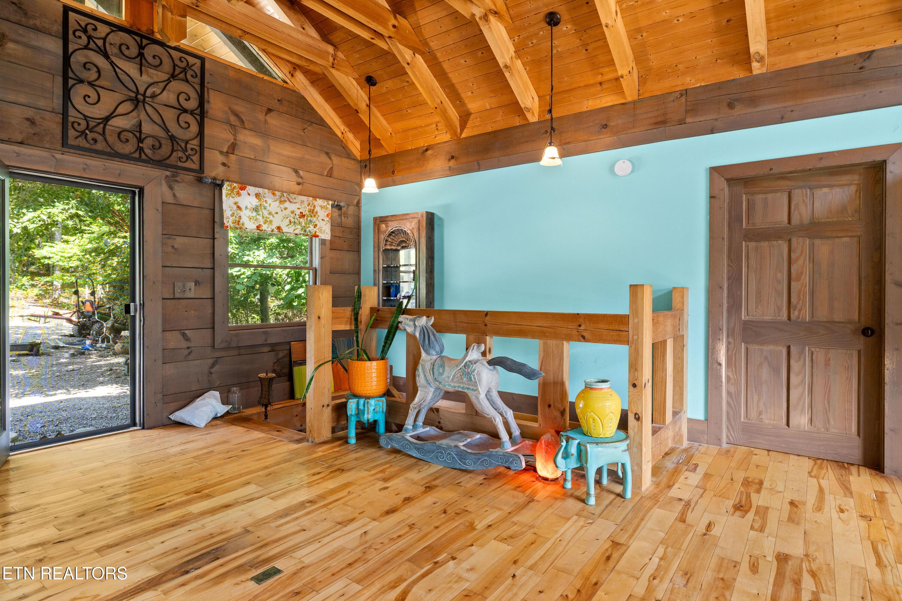 Image 3: 575IronsburgRd-2