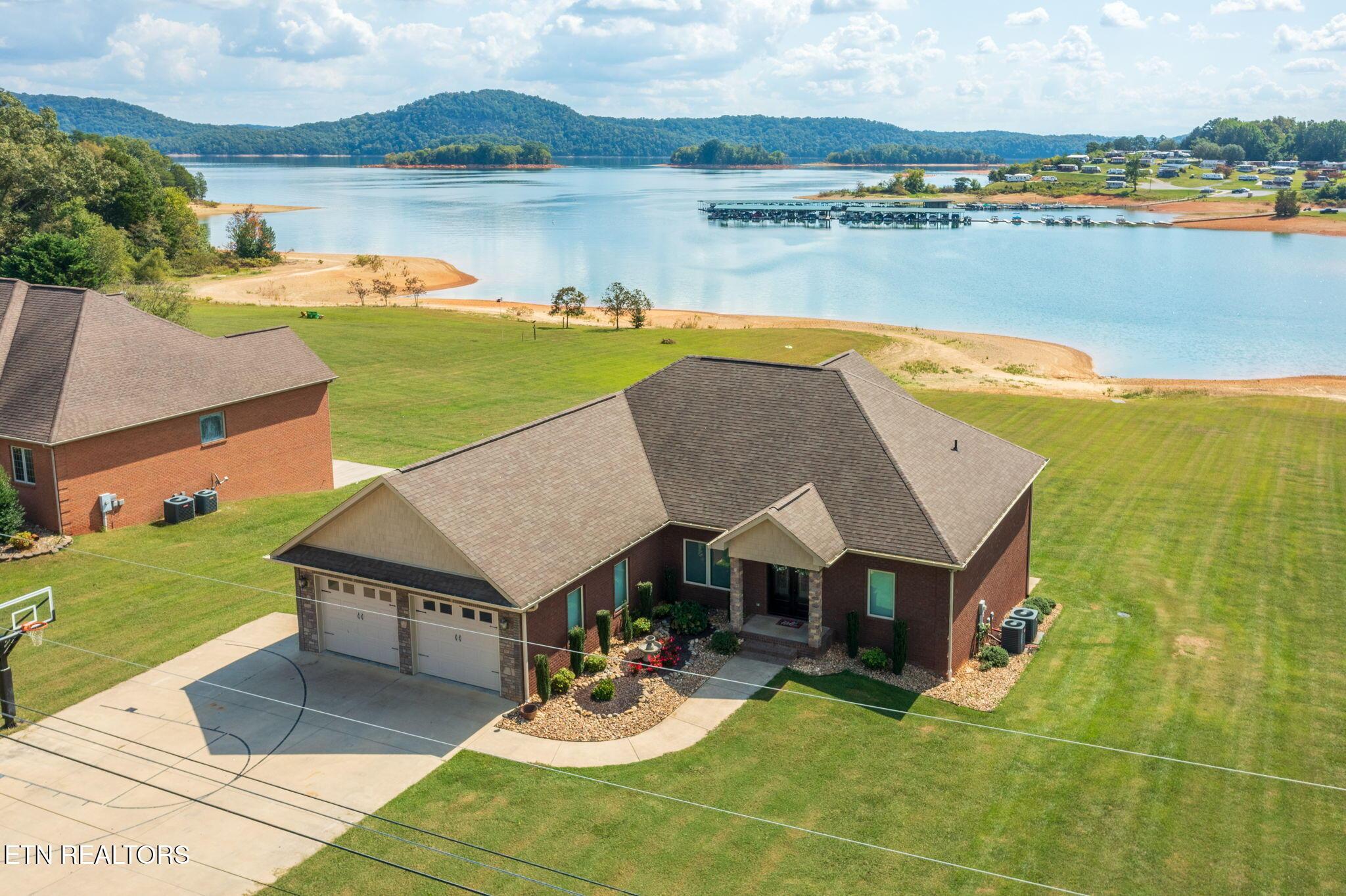 Image 2: 558 Peninsula Point front 1
