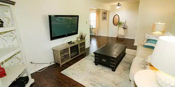 Image 4: G