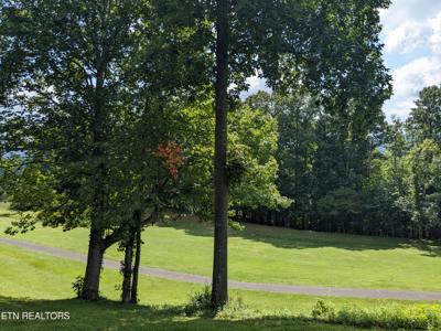 735/739 Hunters Run Rd