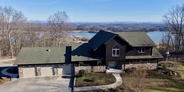 9099 Paradise View Drive