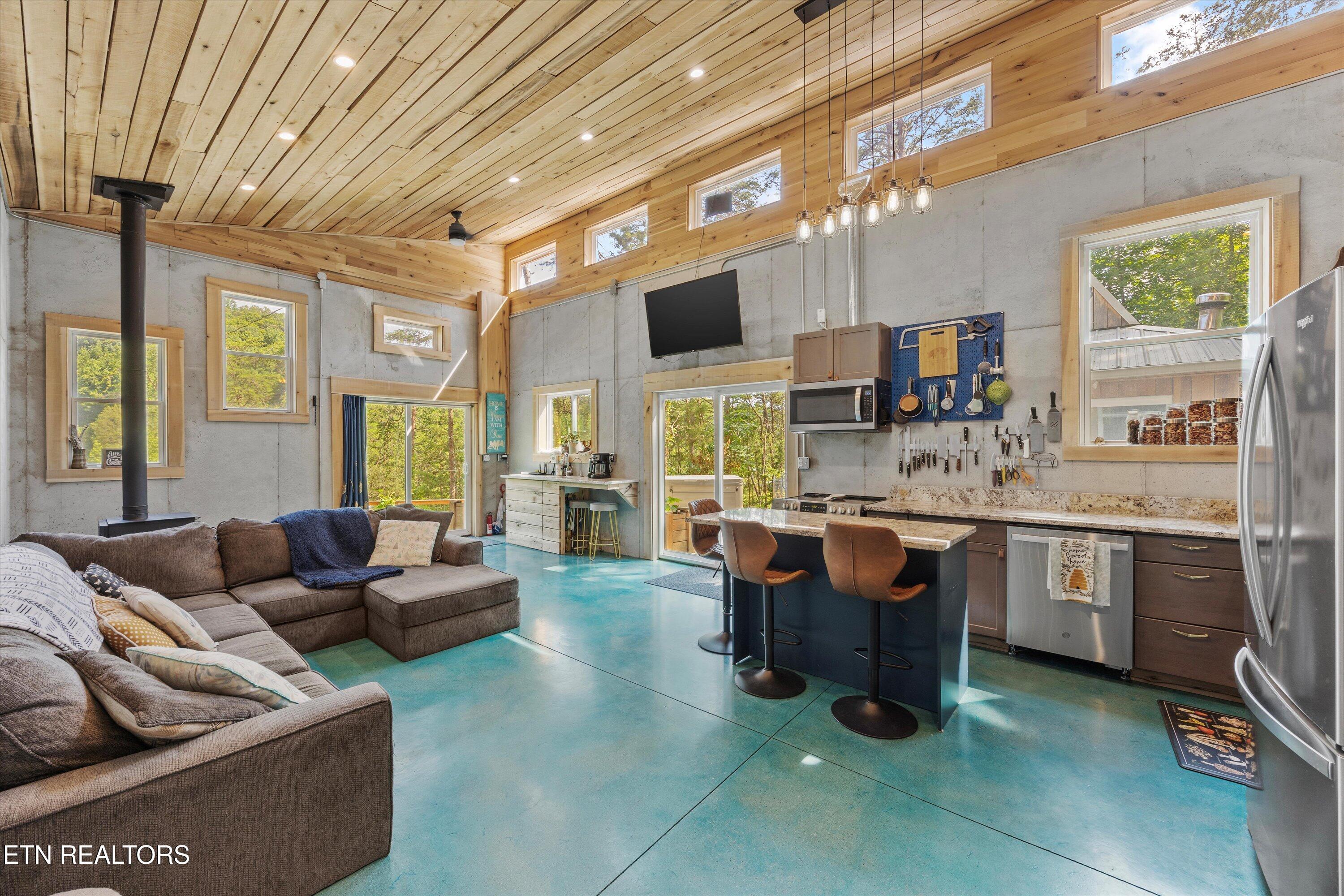 Image 3: Living/Dining